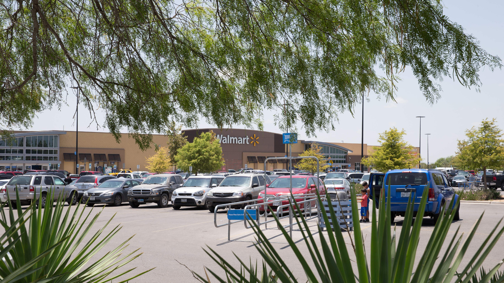 Walmart turning 160 of its parking lots into drive-in theaters ...