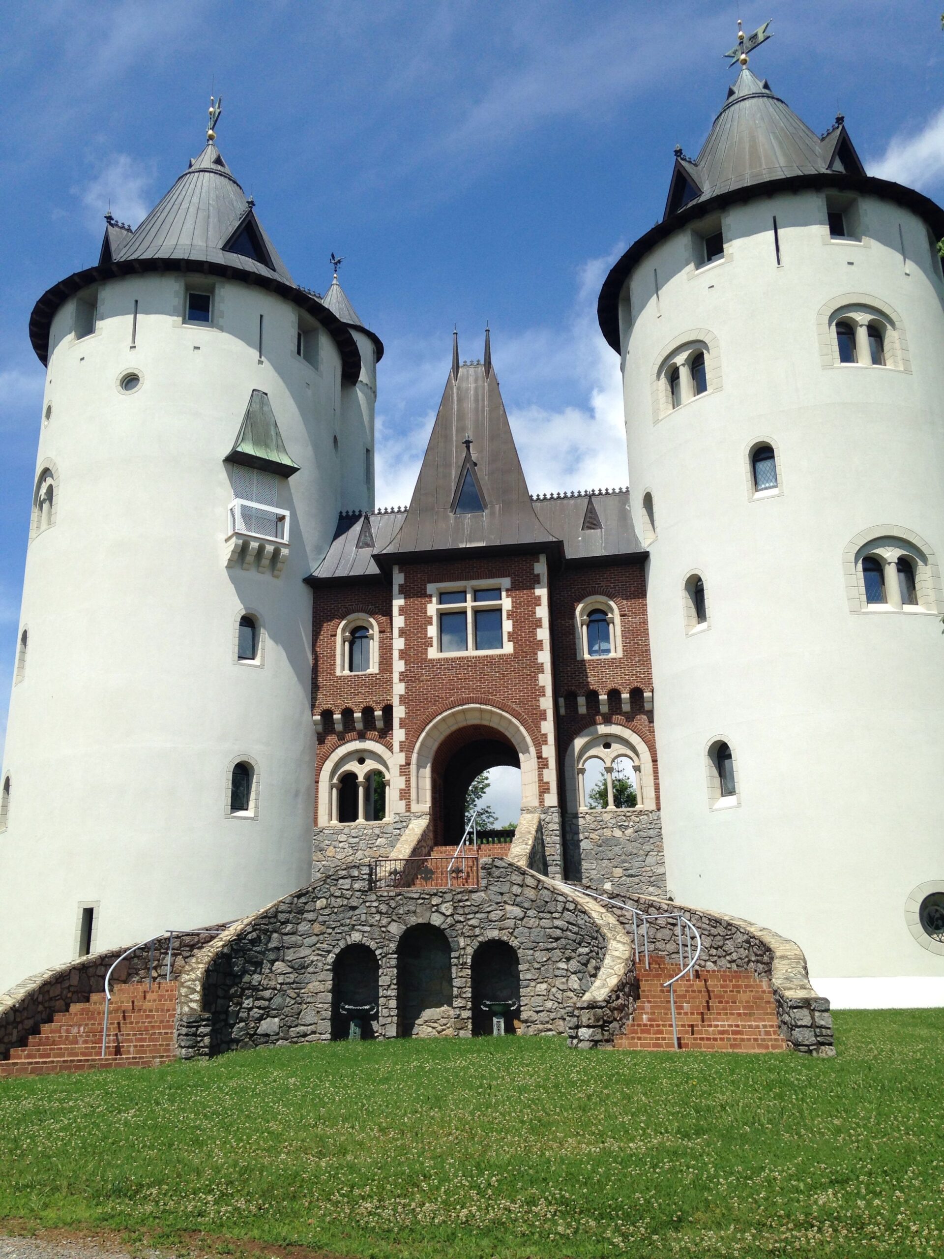 Franklin,Tn drove by this castle many times. You cannot see it very well  from the Hwy. But by far, this is the best view I ha… | Castle estate,  Castle, Castle house